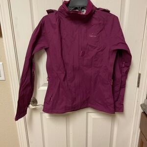 REI wind breaker light weight jacket.  Plum color.  size XS. EUC